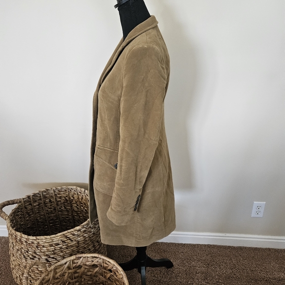 Lovely Coat.  A must for your Fall and Winter essentials!! - Picture 4 of 9